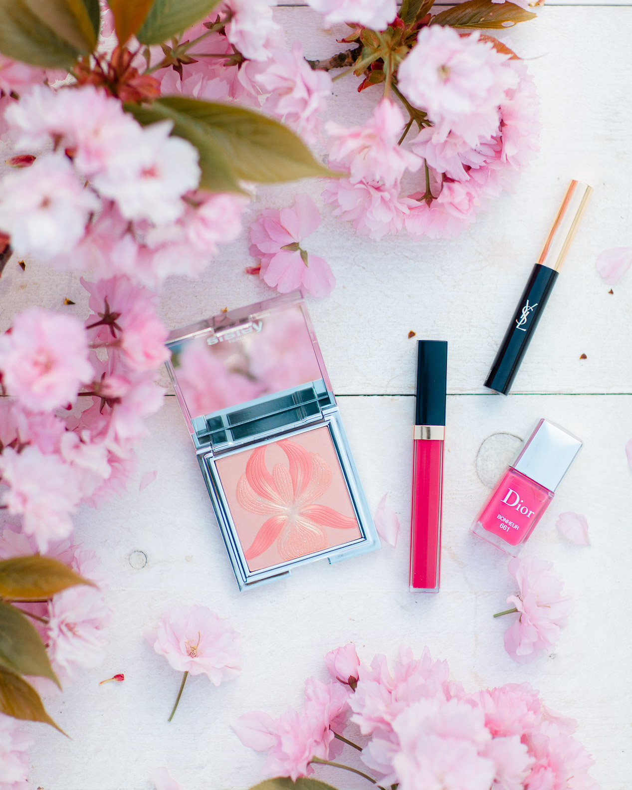 chanel rouge coco gloss yves saint laurent couture eyeliner dior vernis a ongles sisley palette l orchidee blush illuminateur notino olivia poncelet